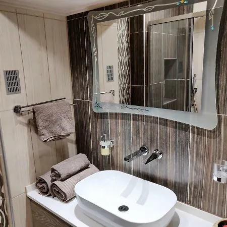 Agias Sofias Street Luxurious * Салоники